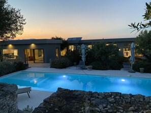 حمّام سباحة مُدفَّأ