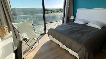 4 bedrooms, iron/ironing board, travel cot, free WiFi