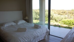4 bedrooms, iron/ironing board, travel crib, WiFi (free) - AIR CONDITIONED ARCHITECT VILLA, HEATED SWIMMING POOL, CLOSE TO THE BEACHES 4bed/9guests (Bonifacio)