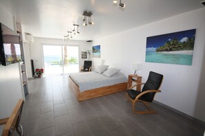 4 chambres, coffres-forts dans les chambres, fer et planche à repasser