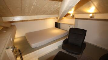 4 bedrooms, in-room safe, iron/ironing board, travel cot