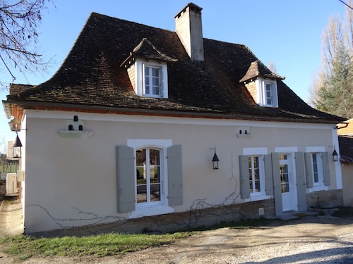 Moulin de Villeverneix and its tower, Neuvic on the banks of the Vern for 6, 8 people