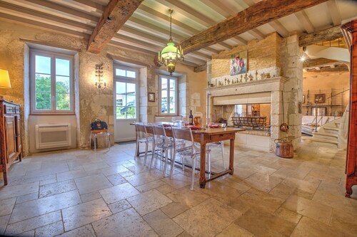 Moulin de Villeverneix and its tower, Neuvic on the banks of the Vern for 6, 8 people