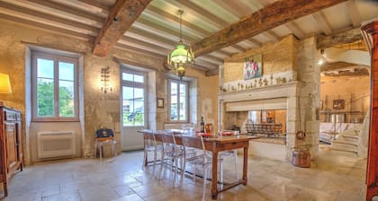 Moulin de Villeverneix and its tower, Neuvic on the banks of the Vern for 6, 8 people