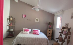 3 bedrooms, desk, iron/ironing board, travel cot