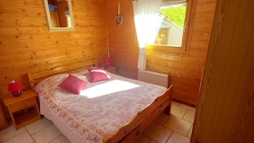 3 slaapkamers, reisbedje, gratis wifi, beddengoed