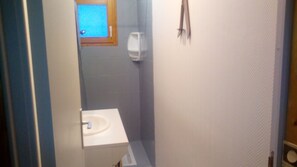 Bruser, hårtørrer, Toiletpapir