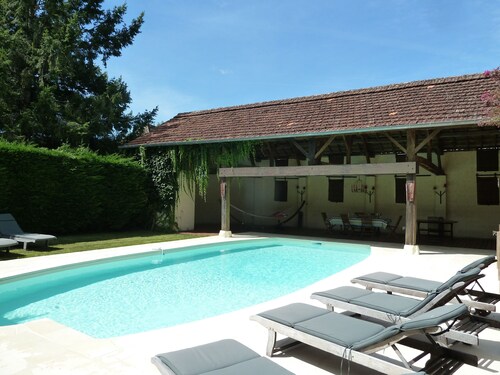 Maison de charme avec piscine et jardin prives,  entre Sarlat et Rocamadour
