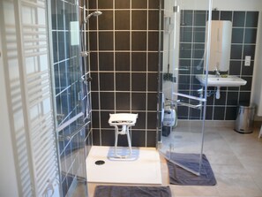 Shower, hair dryer, towels, toilet paper