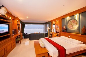 5 bedrooms, in-room safe, desk, iron/ironing board