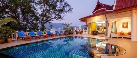 حمّام سباحة خارجي