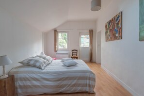 1 chambre, fer et planche à repasser, Wi-Fi, draps fournis