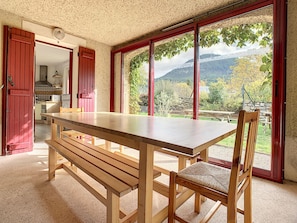 Outdoor dining - House - secure heated swimming pool - barbecue - plancha - free wifi (Ispagnac)