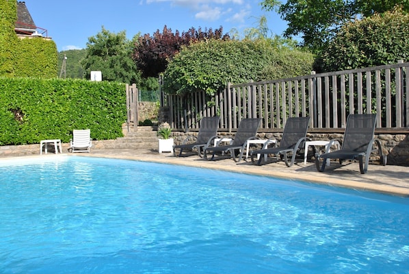Outdoor pool, a heated pool - House - secure heated swimming pool - barbecue - plancha - free wifi (Ispagnac)