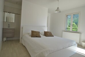 7 habitaciones, tabla de planchar con plancha y wifi gratis 