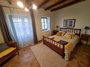 4 chambres, fer et planche à repasser, Wi-Fi gratuit, draps fournis