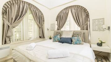 3 bedrooms, iron/ironing board, WiFi (free), bed sheets