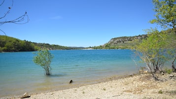 Una playa cerca