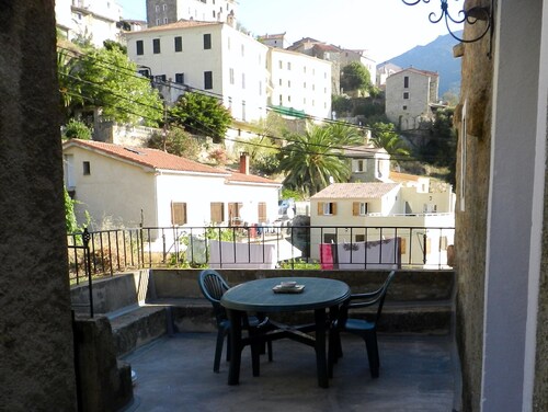 Appartement de 72 m2 dans maison en corse