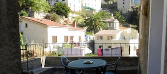 Appartement de 72 m2 dans maison en corse