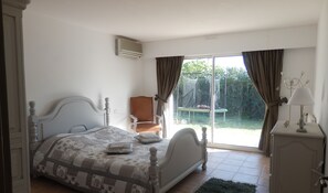 3 makuuhuonetta, silitysrauta/-lauta, ilmainen Wi-Fi, vuodevaatteet