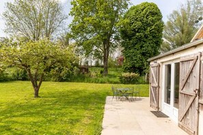 Outdoor dining - Le Cottage - Ferme de Pontaly (BAILLY)