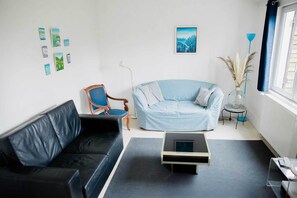 TV, DVD player - Le Cottage - Ferme de Pontaly (BAILLY)