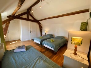 2 bedrooms, iron/ironing board, free WiFi