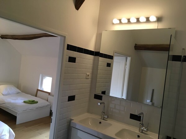 Bathtub, hair dryer, towels