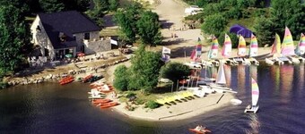 chalet between the mountains and the lakes