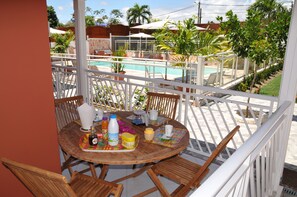 Outdoor dining - Etal Paradise, a Tropical Paradise in Sainte-Anne in Guadeloupe (SAINTE ANNE)