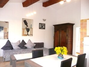 TV, video library