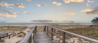 Westhampton Beach Oceanfront, 4 chambres, piscine. Super propre. Prêt à se détendre.