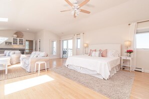 4 bedrooms, desk, iron/ironing board, free WiFi