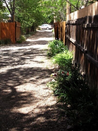 Historic Downtown Adobe Apartment near everything you want