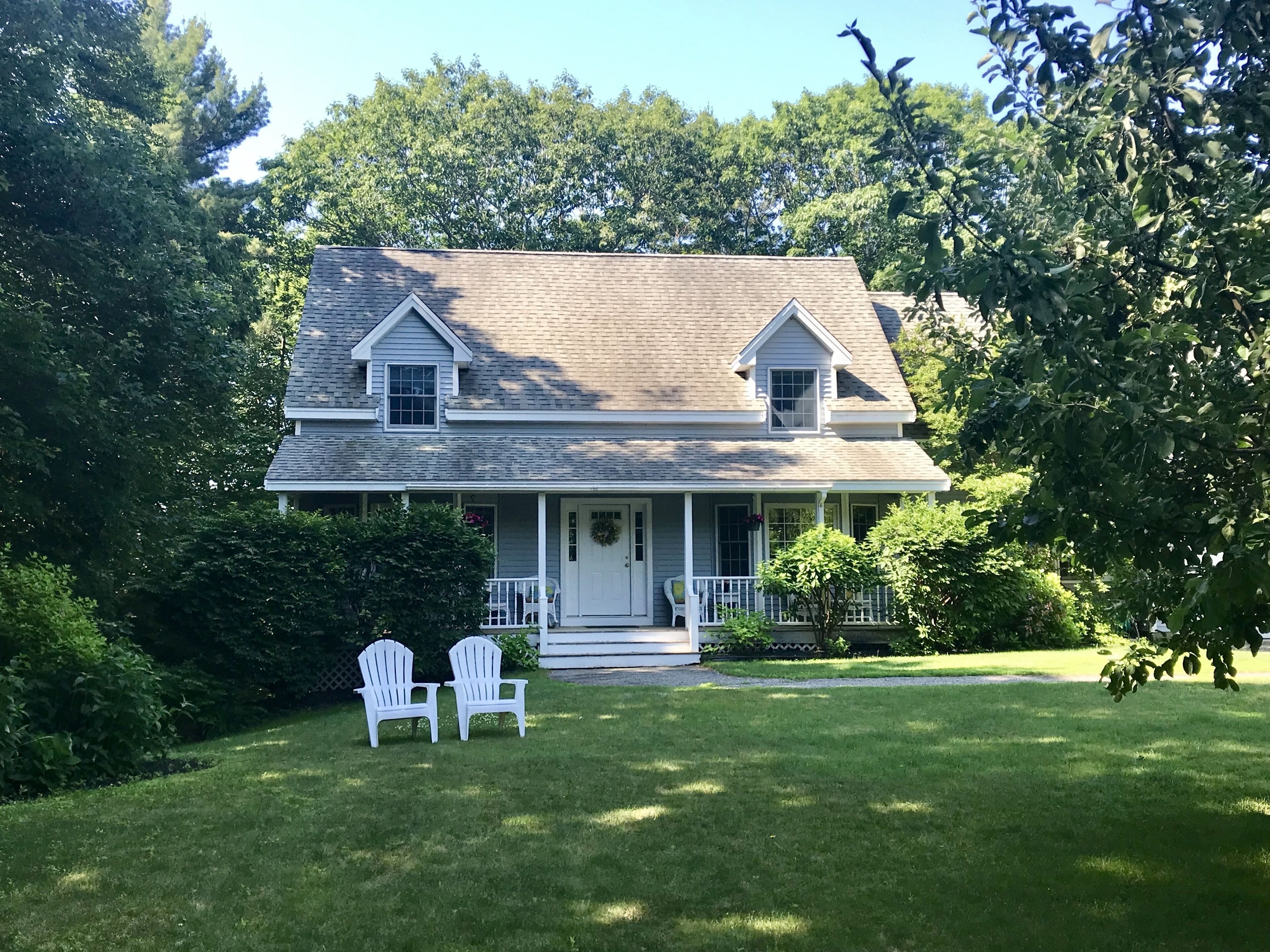 Beautiful 'Home away from Home'’-Just 2.5 Miles from 4 Fabulous Beaches. 