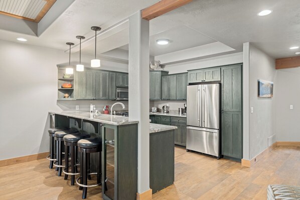 Fridge, microwave, oven, stovetop - Centrally Located Luxury Home right on Rock Creek perfect for Large Groups (Red Lodge)
