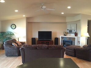 Smart TV, fireplace, video games, DVD player - Desert Aire Vacation Home on the Golf Course w/ River View, Private Pool/hot tub (Desert Aire)