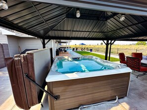 Terrace/patio - Desert Aire Vacation Home on the Golf Course w/ River View, Private Pool/hot tub (Desert Aire)