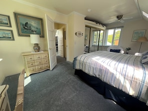 3 bedrooms, iron/ironing board, travel crib, free WiFi