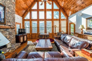 TV, fireplace, ping pong - This Gorgeous home is perfect for gatherings very spacious and wonderful views (Townsend)
