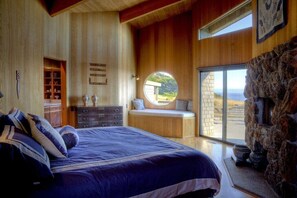 4 bedrooms, iron/ironing board, free WiFi, bed sheets - Stunning Oceanfront Home w/ Incredible Ocean Views (The Sea Ranch)