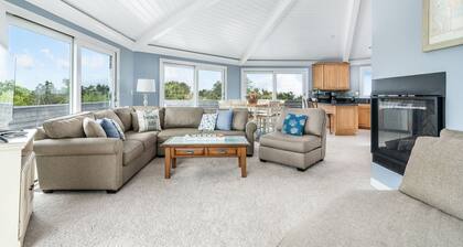 Luxury Chappaquiddick Getaway with Oceanviews