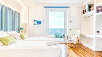 4 bedrooms, in-room safe, desk, iron/ironing board