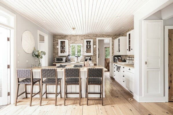 Fridge, microwave, oven, stovetop - Prime location! Walk to Beach! Wainscott Family House & Cottage. Pool & Hot Tub! (Wainscott)