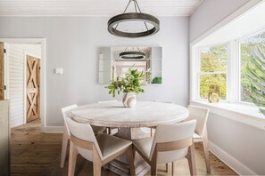 Dining - Inis Fada Farm at Sayres: Two-House Wainscott S. of Hwy Estate - Walk to Beach! (Wainscott)