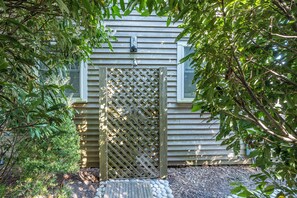 Exterior - Inis Fada Farm at Sayres: Two-House Wainscott S. of Hwy Estate - Walk to Beach! (Wainscott)