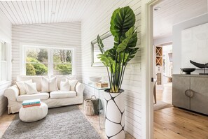 Interior - Prime location! Walk to Beach! Wainscott Family House & Cottage. Pool & Hot Tub! (Wainscott)