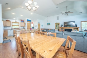 Interior - 8 BEDROOMS: Book your vacation now! (Corolla)