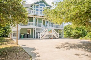 Exterior - 8 BEDROOMS: Book your vacation now! (Corolla)